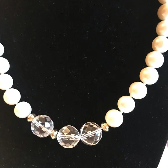 MACYS- AUTHENTIC MATCHED PEARLS, GOLD BEAD SPACERS AND FACETED CRYSTAL NECKLACE - Picture 3 of 16